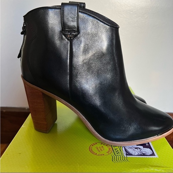 NWT Ted Baker London Kasidy Stacked Heel Leather Ankle Bootie - Picture 15 of 15